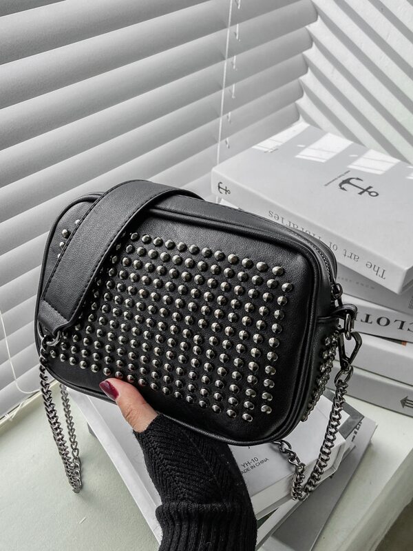 Sac carré minimaliste clouté