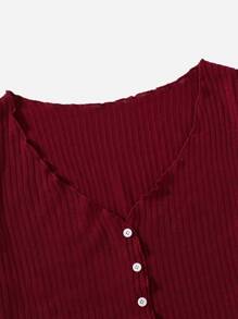 SHEIN EZwear Áo thun Xù nhỏ Gân đan Nút phía trước màu trơn Giải trí - Màu Đỏ Sâu - Xem 5