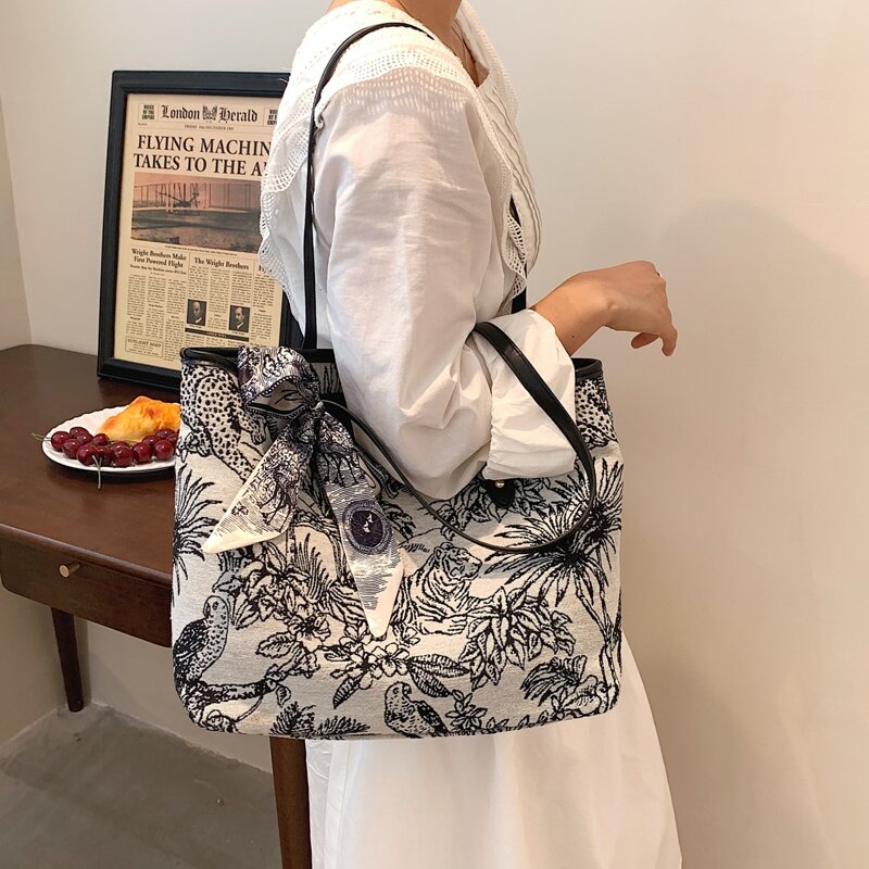 

Animal and Floral Pattern Tote Bag, Black and white