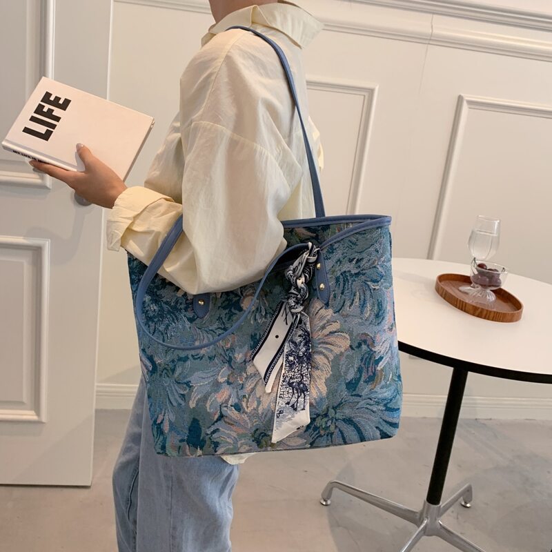 

Twilly Scarf Decor Floral Pattern Tote Bag, Blue