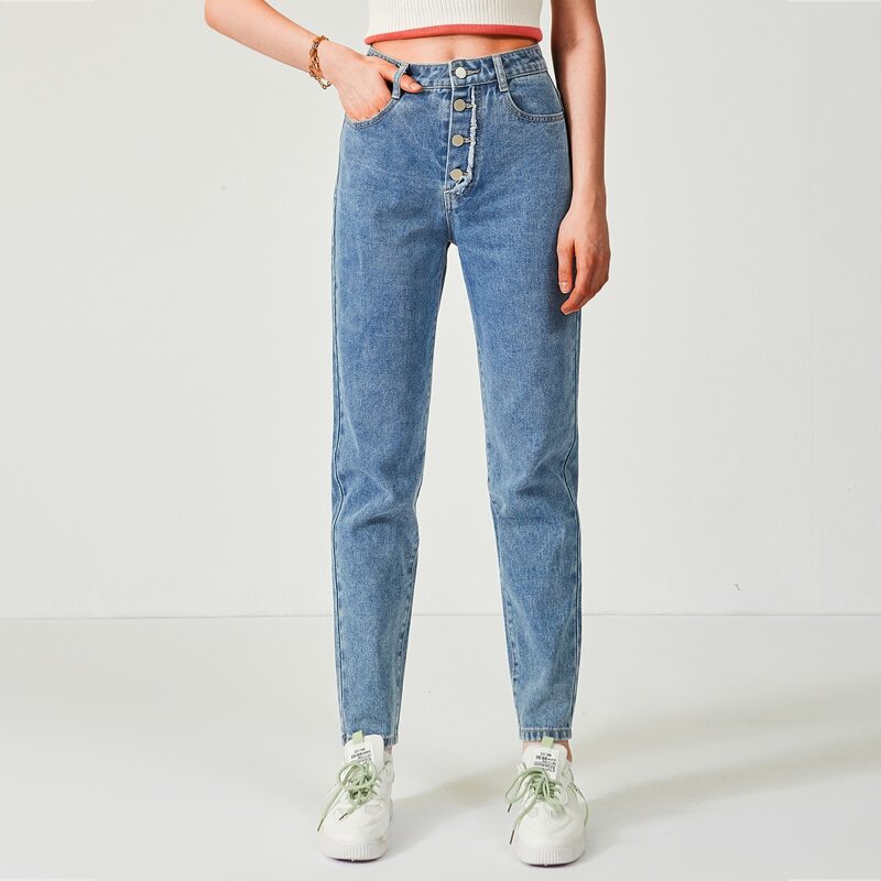 

Button Fly Slant Pocket Mom Jeans, Medium wash