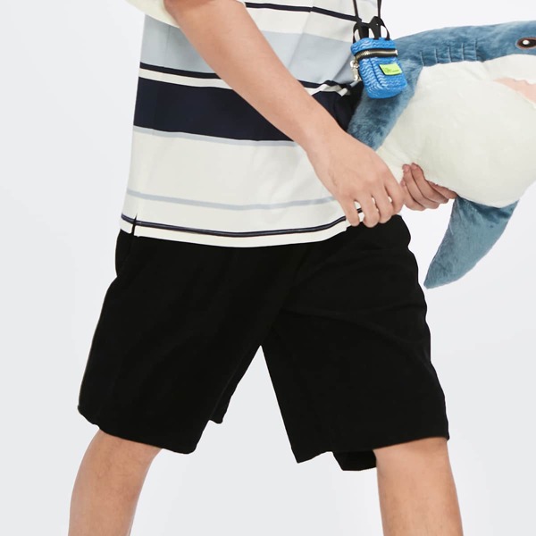 

Men Buckle Waist Letter Patch Shorts, Black
