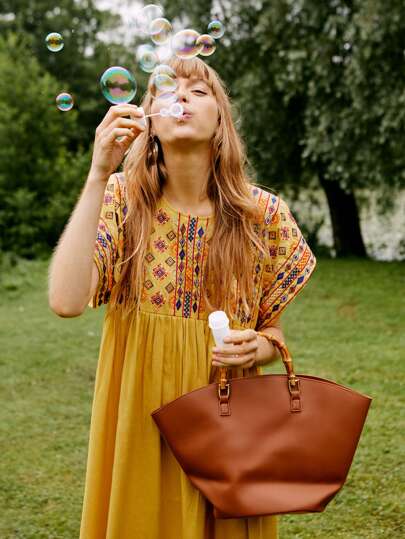 SHEIN バットウイングスリーブ 刺繡 ヨーク ドレスの画像