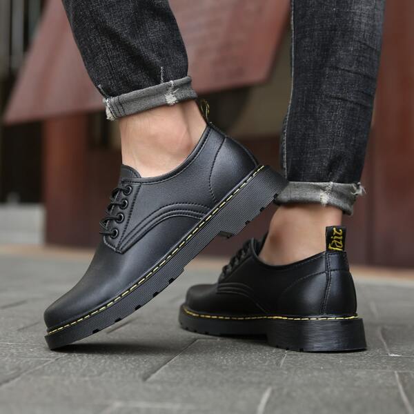 

Men Minimalist Lace Up Front Oxfords, Black