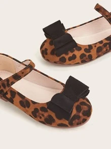 بنات حذاء ماري جين مسطح مزخرف بقوس بجرافيك الفهد