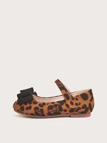 بنات حذاء ماري جين مسطح مزخرف بقوس بجرافيك الفهد