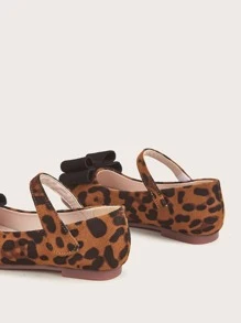 بنات حذاء ماري جين مسطح مزخرف بقوس بجرافيك الفهد