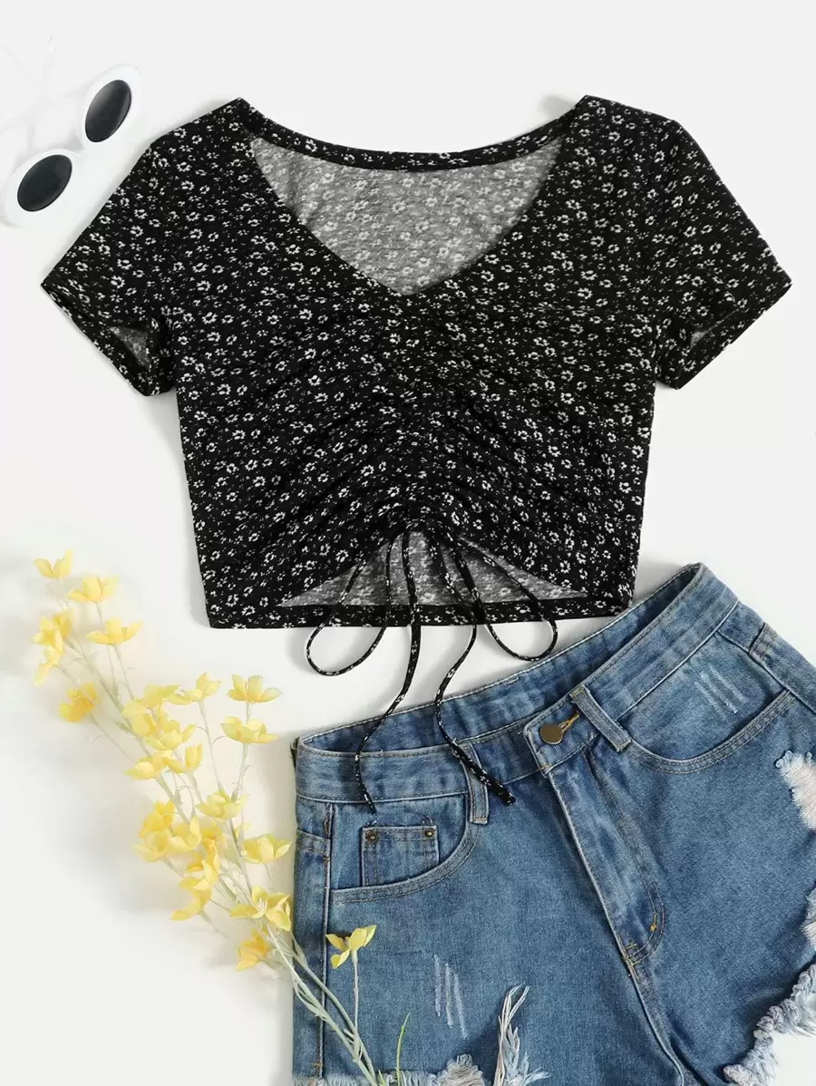 SHEIN EZwear Camiseta de verano con cordón delantero, estilo Cottagecore con estampado floral disperso de talla grande - Negro - Ver 1