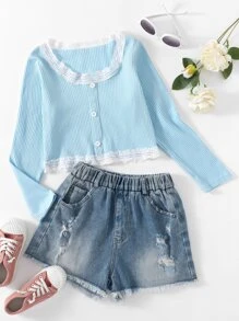 女孩條紋針織蕾絲邊上衣和破洞毛邊緣牛仔短褲