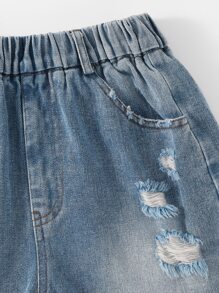 女孩條紋針織蕾絲邊上衣和破洞毛邊緣牛仔短褲