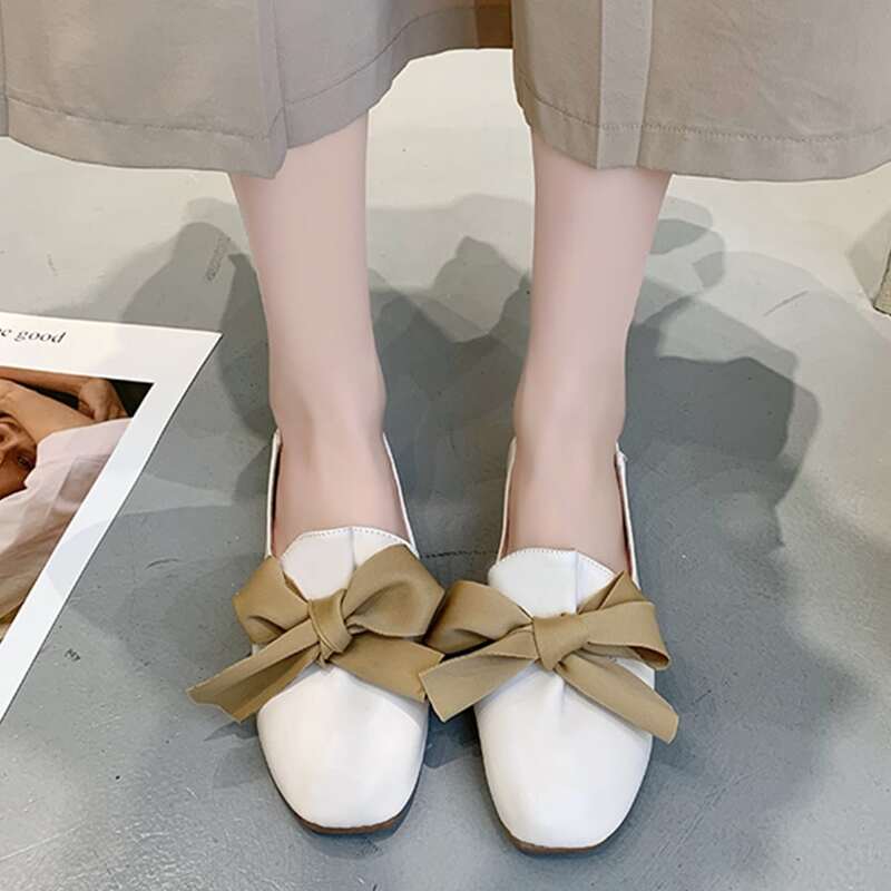

Bow Decor Flats, Beige