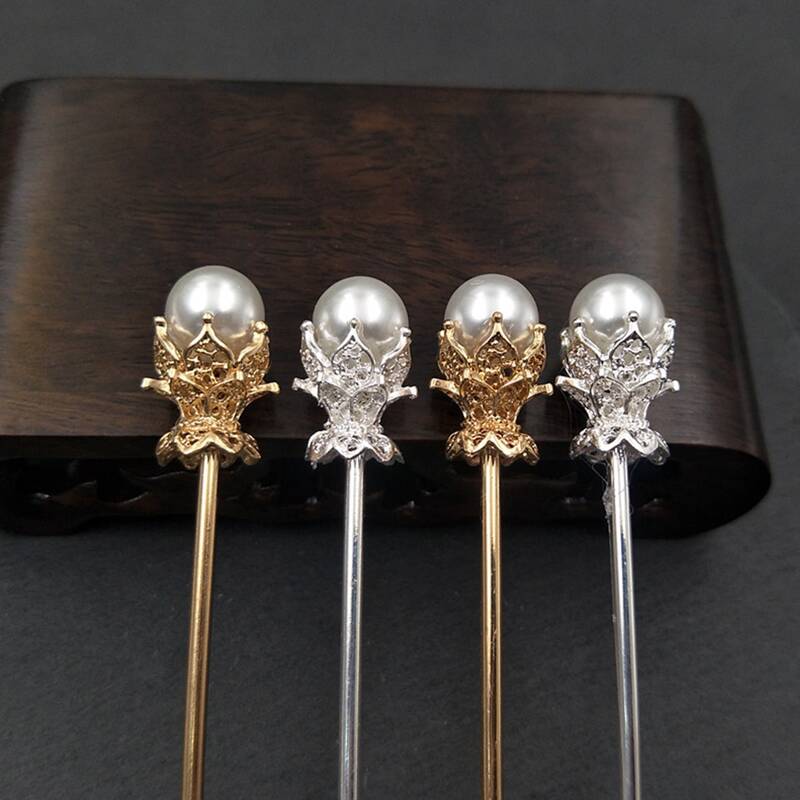 

2pcs Random Faux Pearl Hair Pin, Multicolor