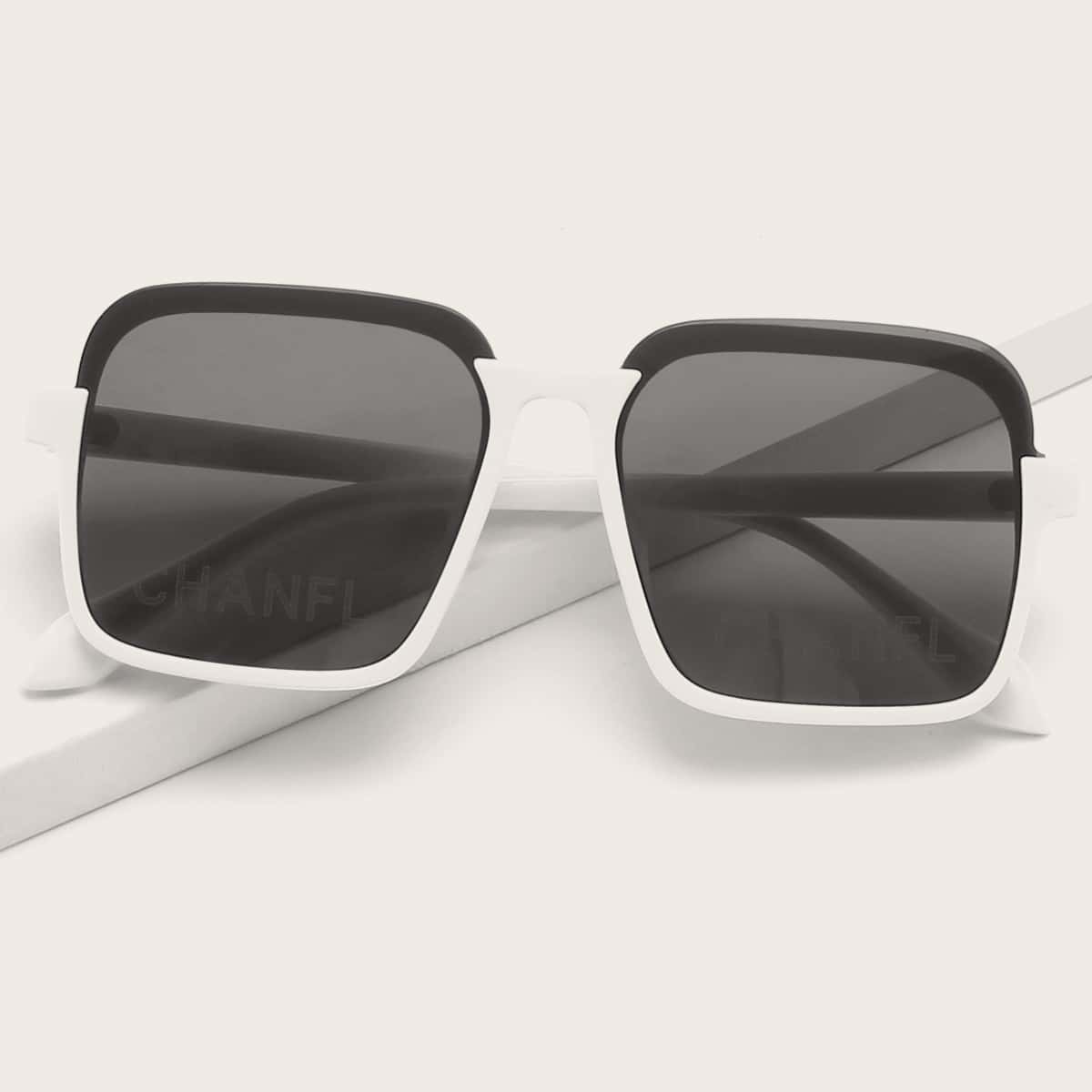 

Square Frame Sunglasses