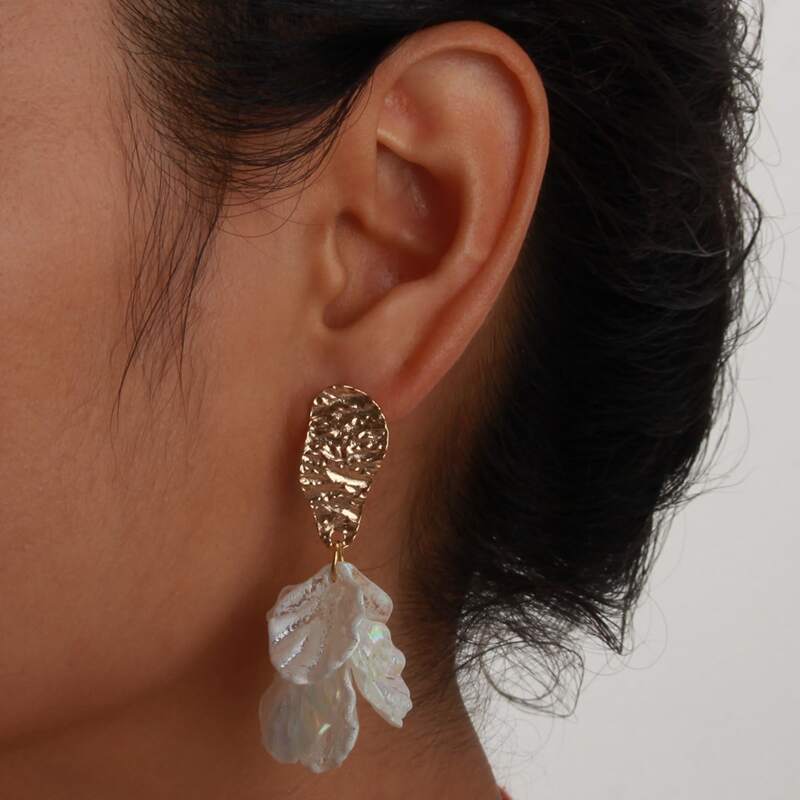 

Textured Drop Earrings, White