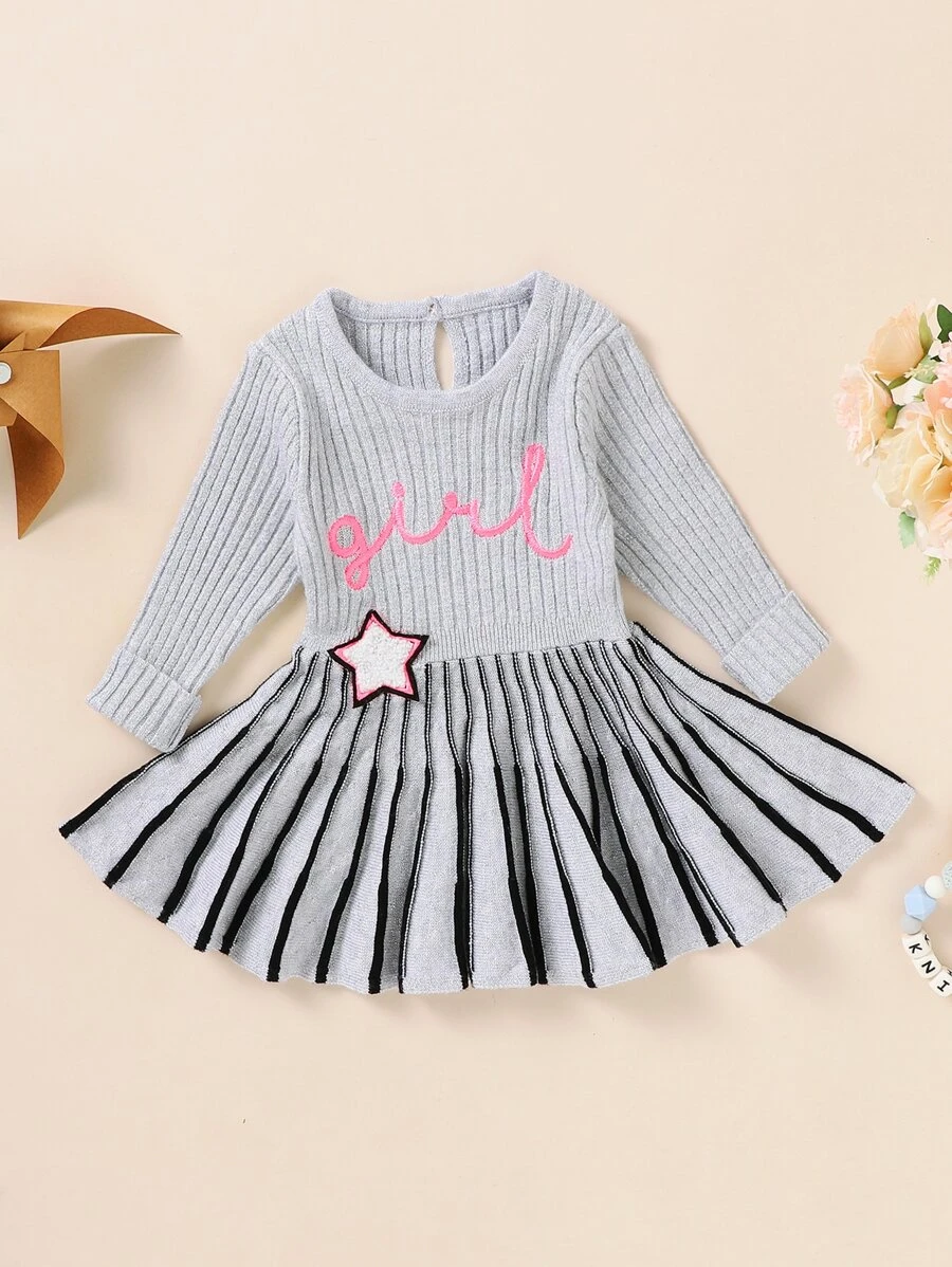 女嬰字母刺繡星星貼布細節後鎖孔毛衣洋裝