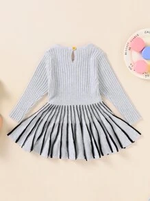 女嬰字母刺繡星星貼布細節後鎖孔毛衣洋裝