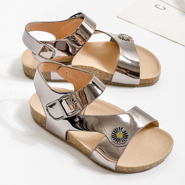 

Girls Metallic Pattern Flower Appliques Sandals, Silver