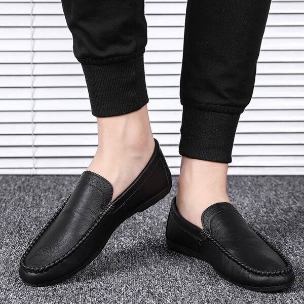 

Men Minimalist Flat Loafers, Black