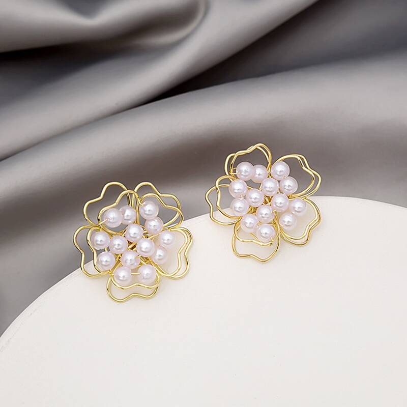

Flower Stud Earrings, White