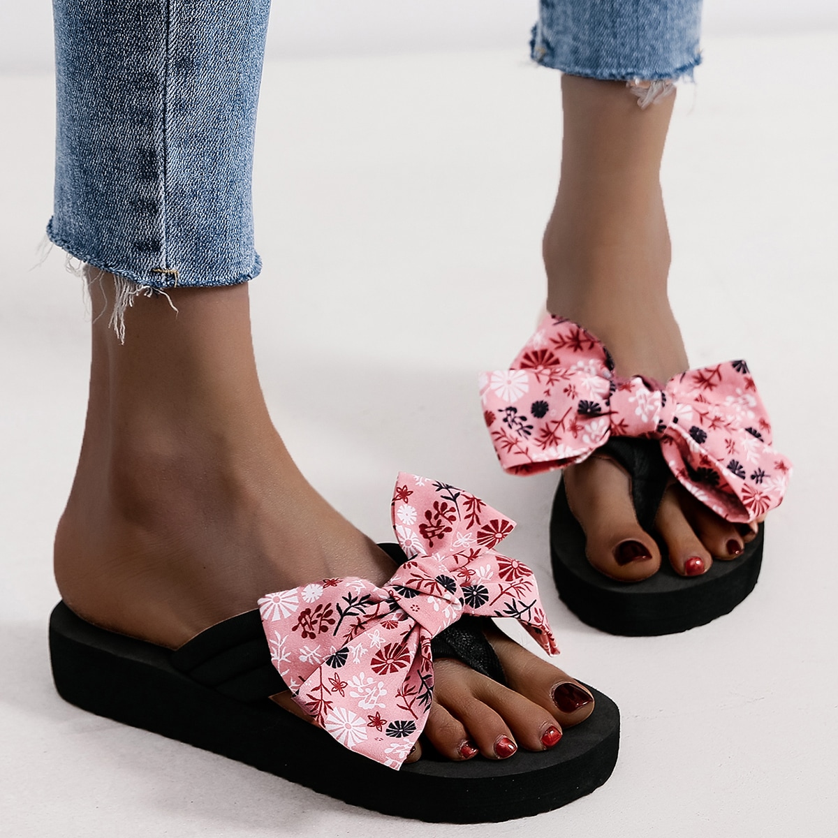 Вьетнамки с цветочным принтом с бантом