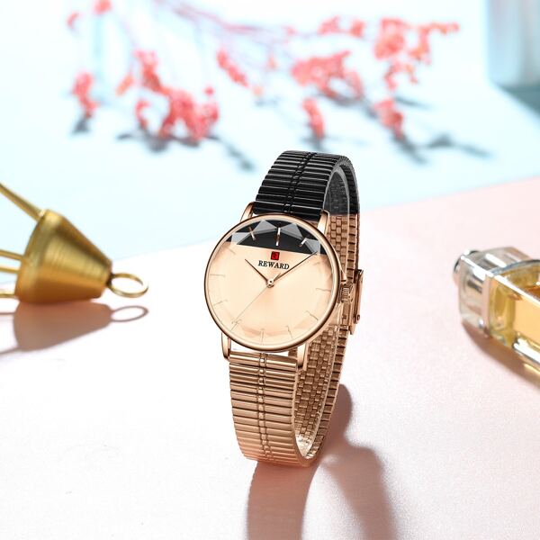 

Minimalist Round Pointer Quartz Watch