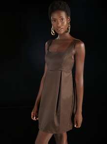 Penelope Ping 方領褶皺連衣裙 - 咖啡棕 - 查看 3