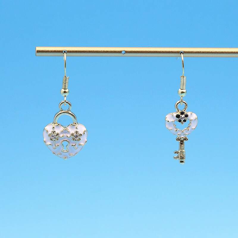 

Heart Design Earrings, White