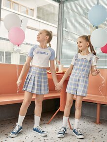 SHEIN 女孩字母圖案插肩袖短款T恤和格紋百褶半身裙 - 彩色 - 查看 4