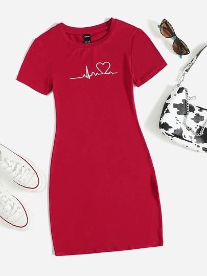 Vestido ajustado con estampado de corazón
