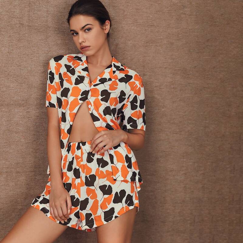 

Allover Print Lapel Collar Blouse & Shorts Set, Multicolor