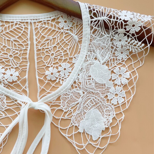 

Flower Detail Hollow Out Dickey Collar, White