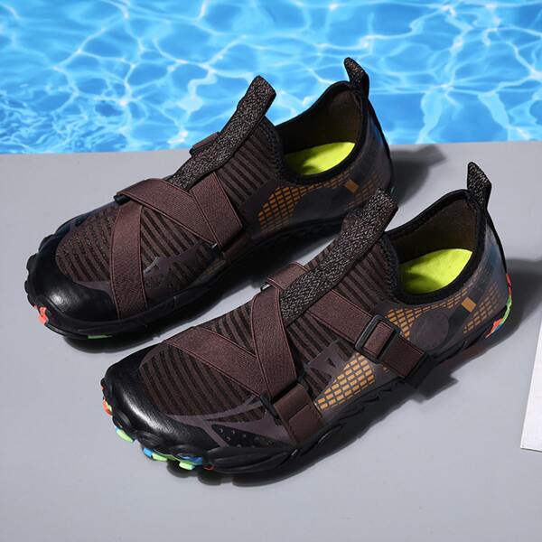 

Men Plaid Wear-resistant Slip On Water Shoes, Brown