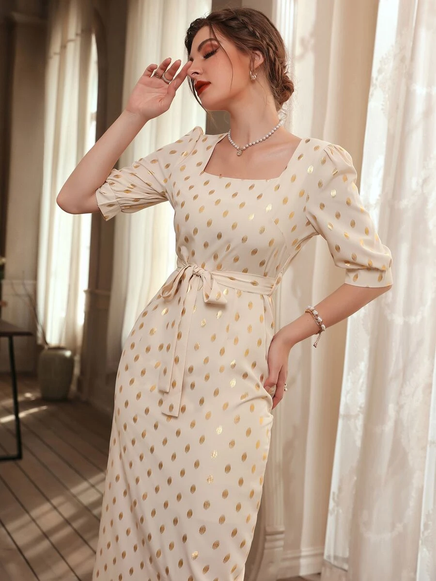 Modelyn 金色點點圖案方領繫腰帶洋裝 - 杏色 - 查看 1