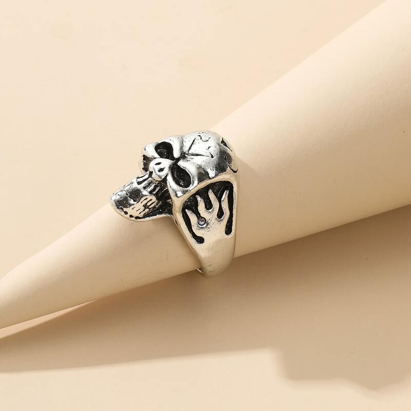 

Guys Skull Design Ring, Antique silver