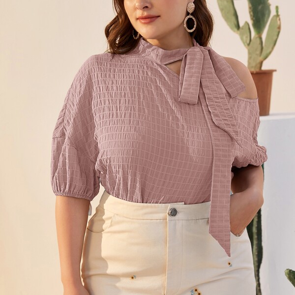 

Plus Tie Neck Cutout Shoulder Top, Dusty pink