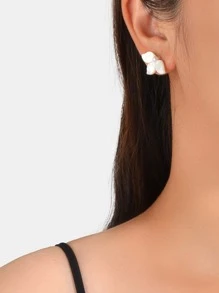 人造珍珠和花朵装饰耳钉情人节款 - 白色 - 查看 2