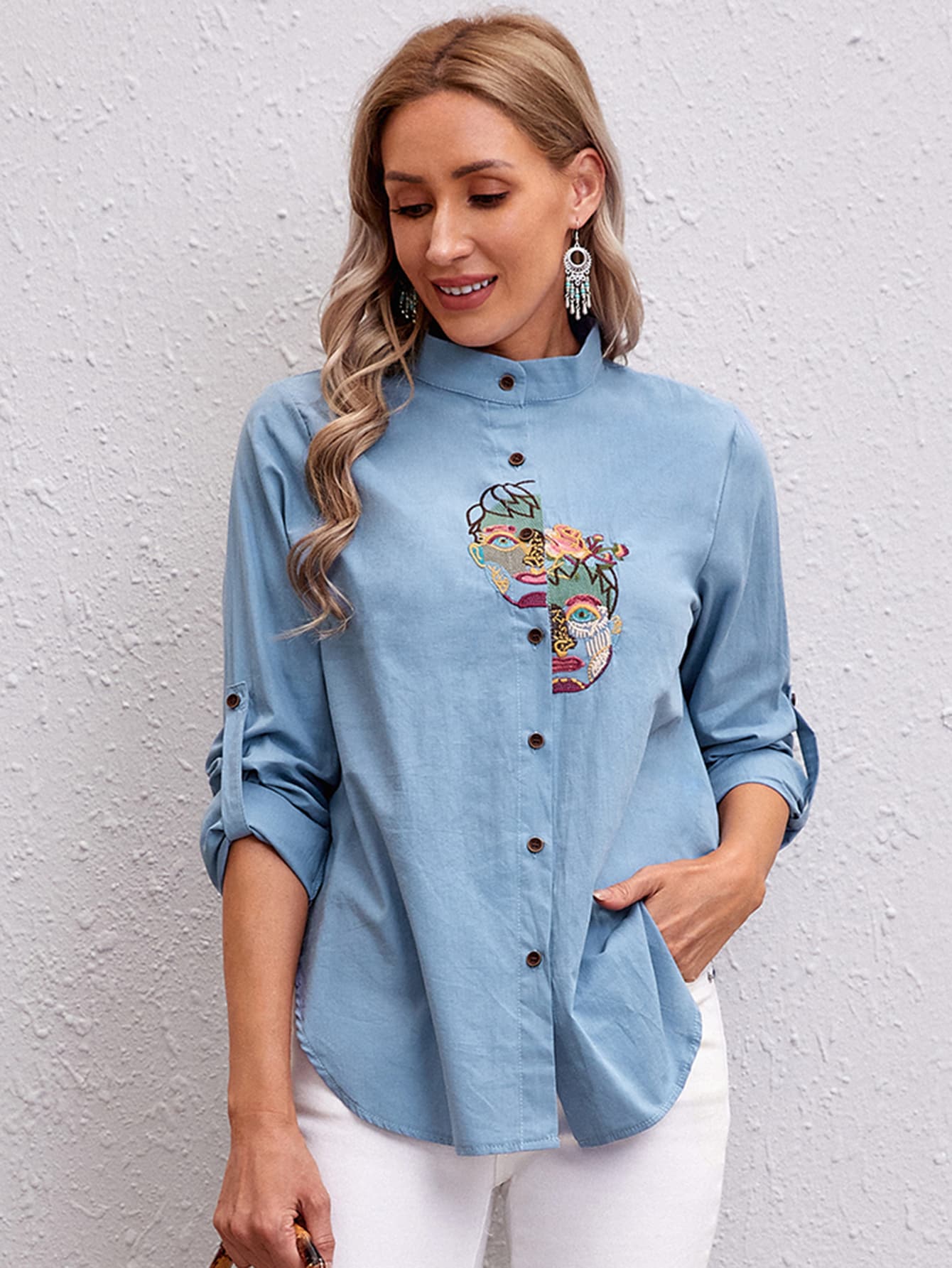 EMERY ROSE Camisa de manga de doblez con bordado de figura - Neblina azul - Ver 1