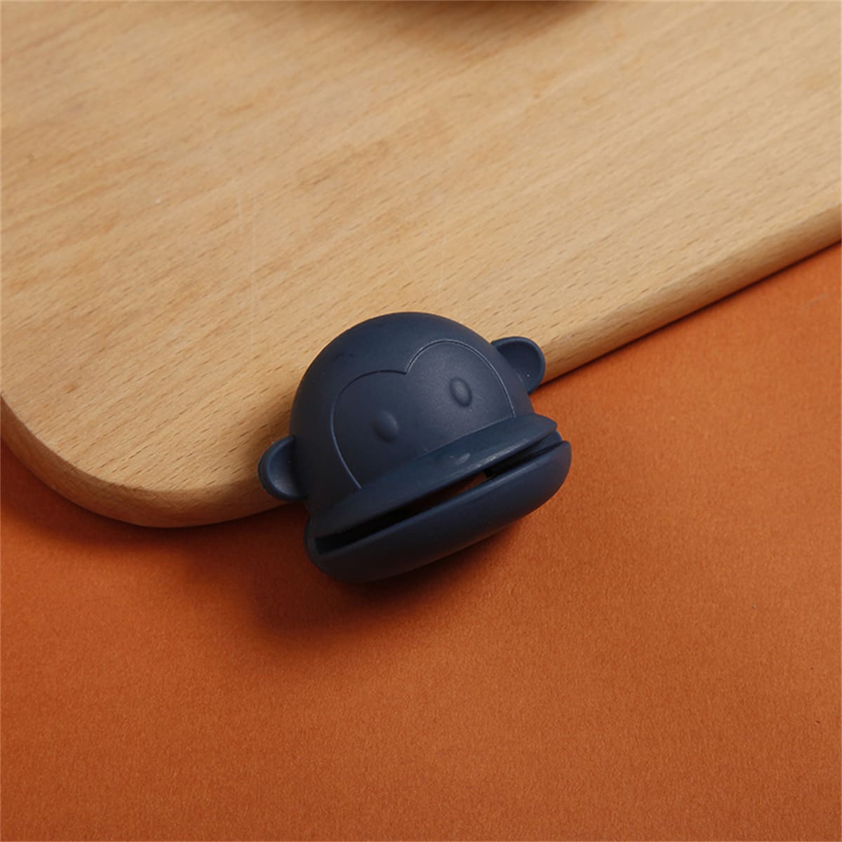 

1pc Monkey Shaped Random Color Knife Sharpener, Multicolor
