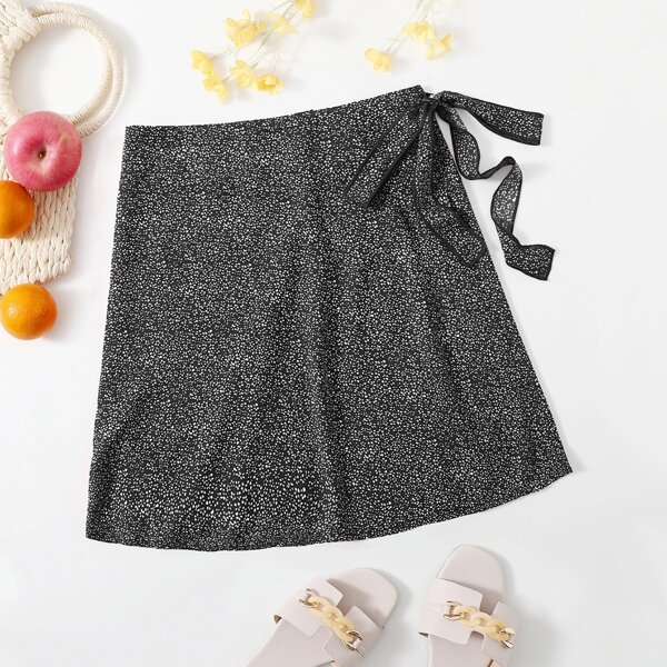 

Plus Ditsy Floral Print Knot Side Skirt, Black
