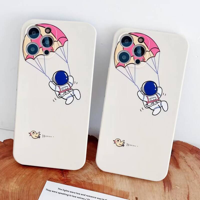 

Cartoon Astronaut Print Phone Case, Multicolor