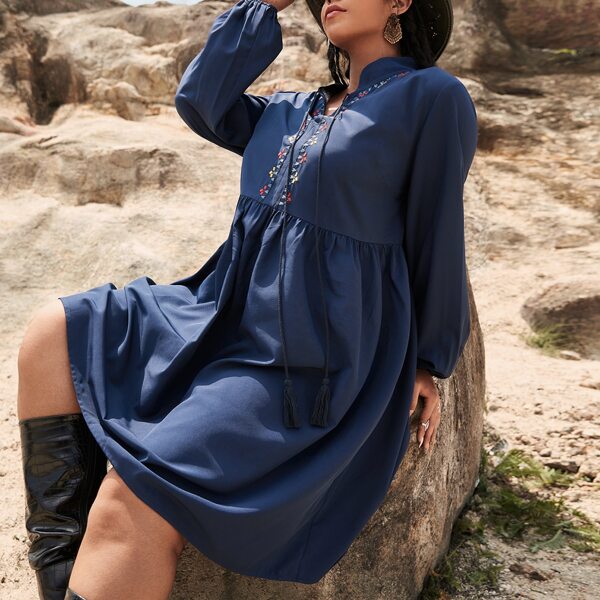 

Plus Floral Embroidery Detail Lantern Sleeve Dress, Navy blue