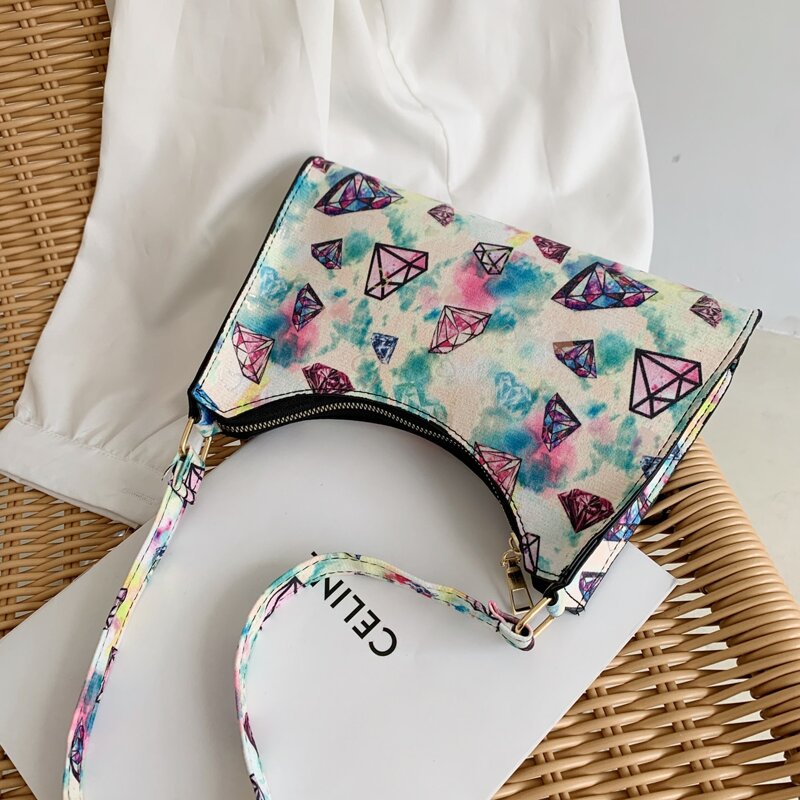 

Diamond Graphic Baguette Bag, Green