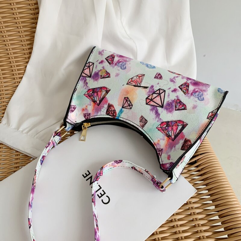 

Diamond Graphic Baguette Bag, Multicolor