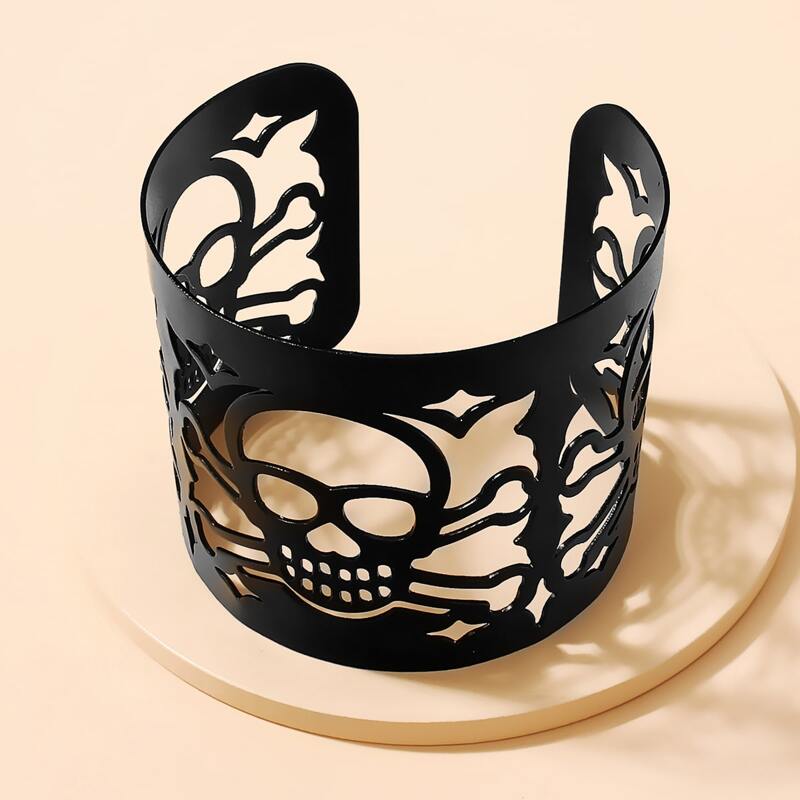 

Skull Decor Cuff Bracelet, Black