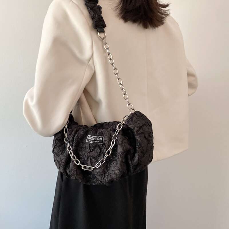 

Chain Decor Ruched Design Shoulder Bag, Black