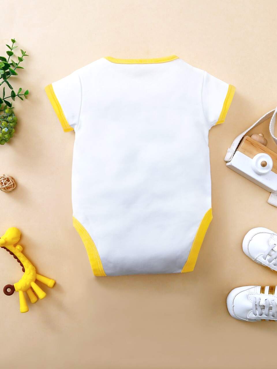 Baby Girls Letter & Cartoon Graphic Bodysuit