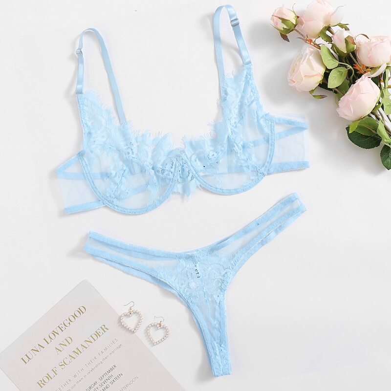 

Plus Floral Lace Underwire Lingerie Set, Baby blue
