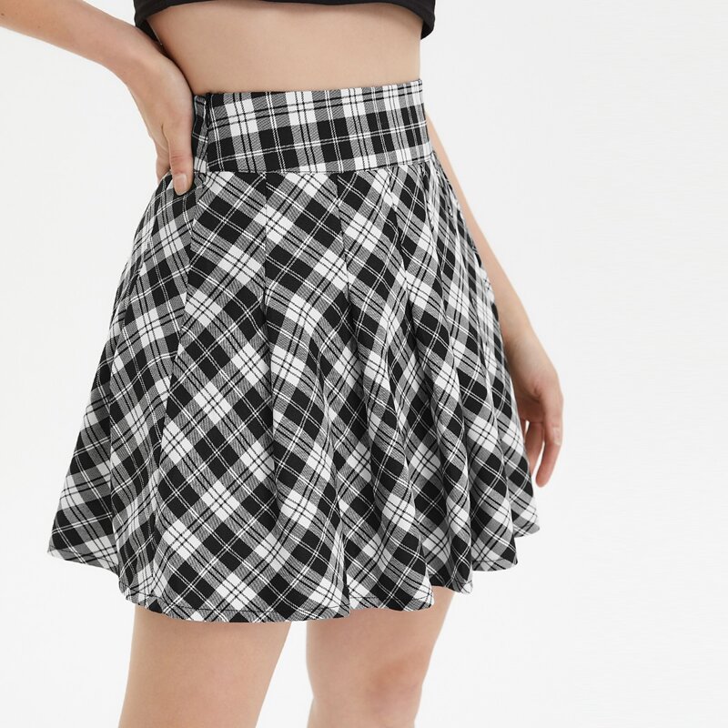 

Plaid Pleated Skirt, Black and white