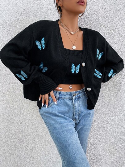 Conjunto tank tejido de canalé con bordado de mariposa con cárdigan con botón delantero