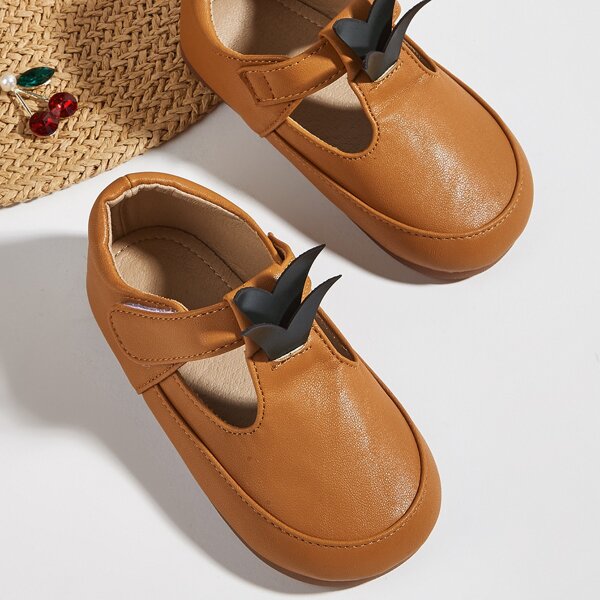 

Toddler Girls Minimalist Cut Out Mary Janes, Brown